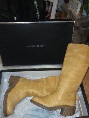 Madden Girl Momentoo knee-high pull-on boots S6.5